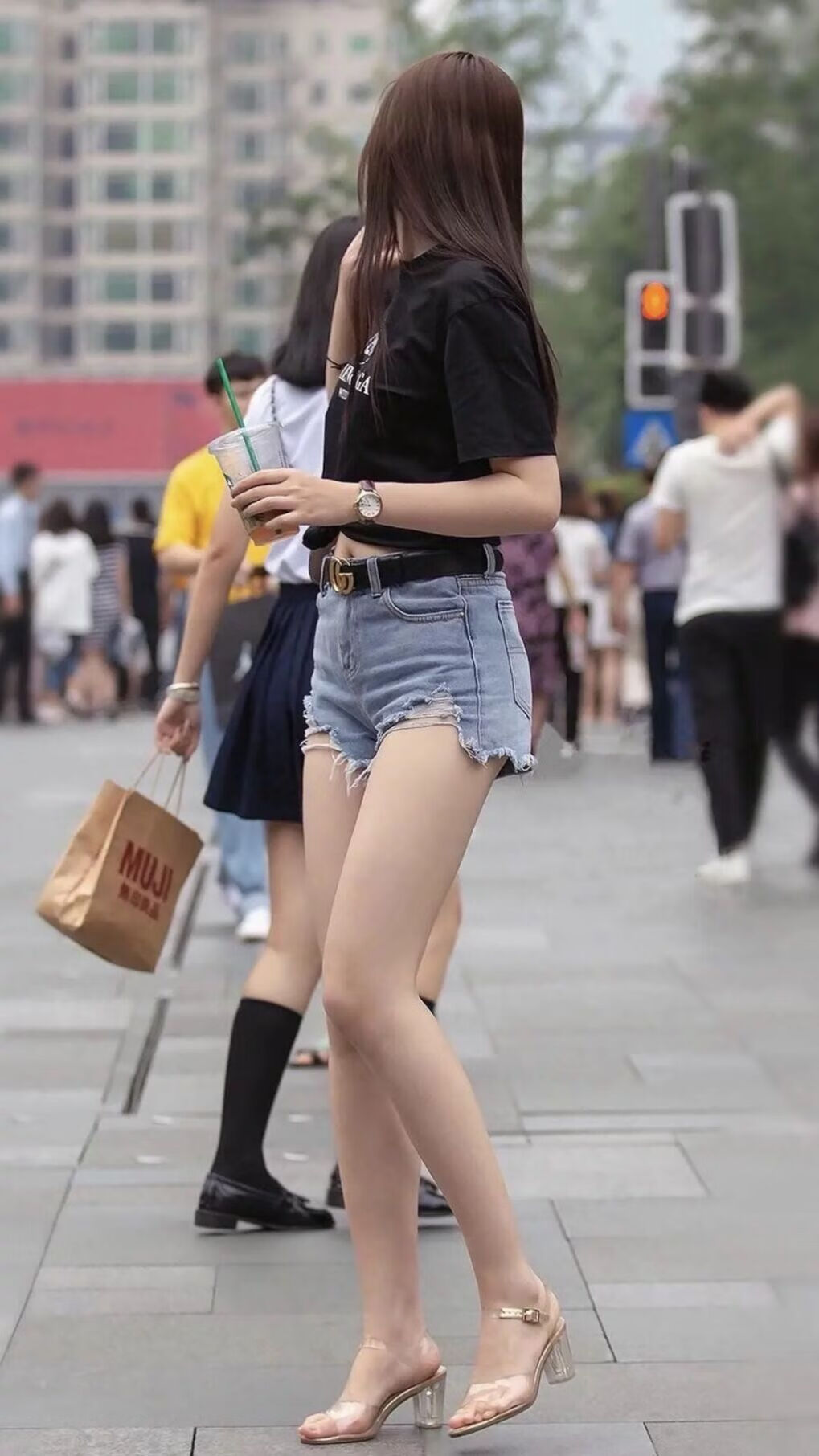 爱游戏娱乐网址-上港战胜泰达，恒大遭遇劲敌逼近积分榜，上港与恒大补赛结果
