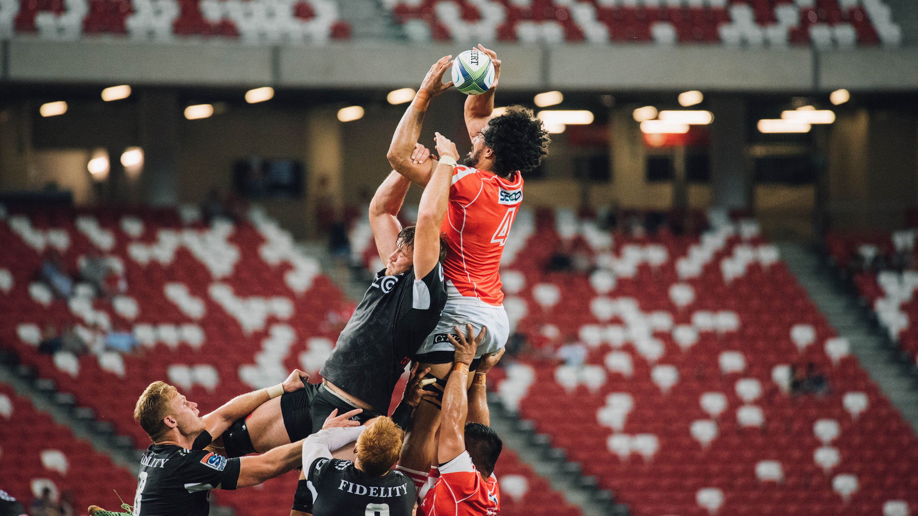 爱游戏登录入口-史上最“炫酷”的长距离三分：库里在对爵士比赛中投出41英尺的绝杀！